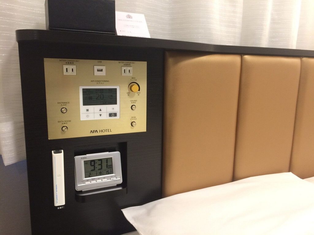 東京APA酒店房間內的充電設備