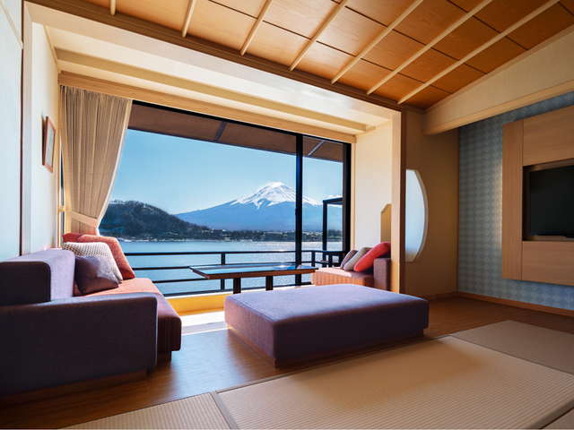 河口湖温泉酒店推荐，在湖山亭产屋看得见富士山的房间