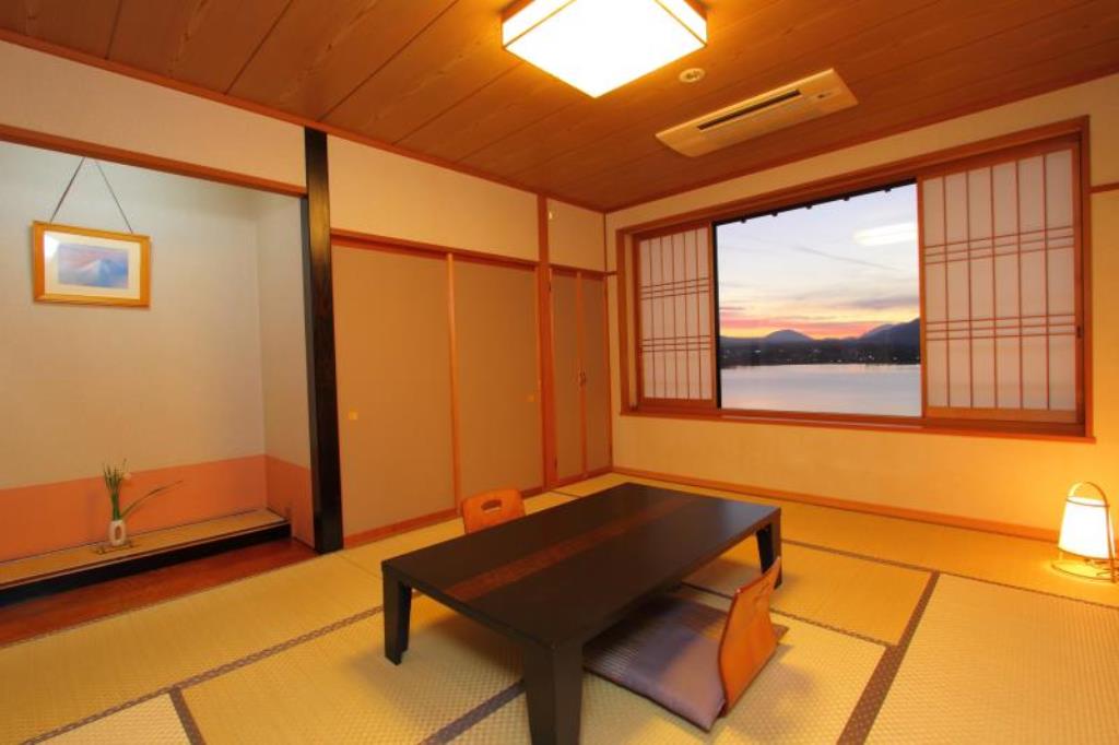 富士山河口湖温泉酒店推荐，在河口湖温泉酒店Hotel Asafuji的房间