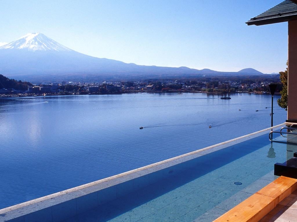 河口湖溫泉酒店推薦，在風之露台KUKUNA看得見富士山的溫泉