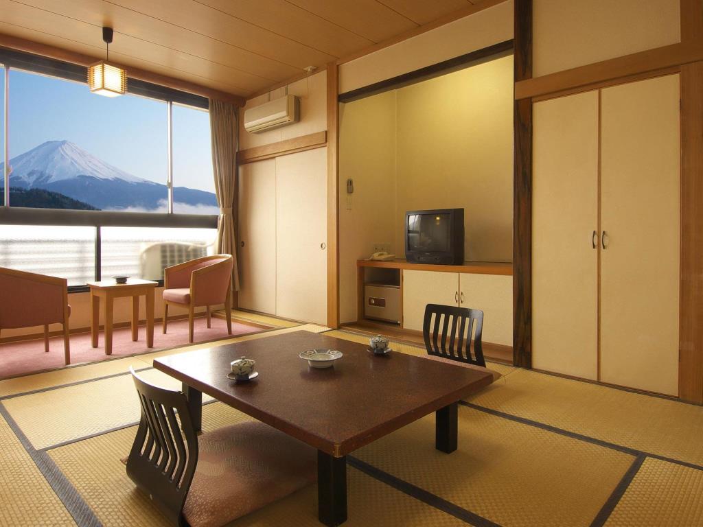 富士山河口湖溫泉酒店推薦，在美富士園酒店內看得見富士山的房間
