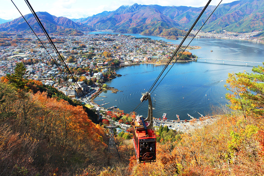 富士山河口湖的天上山公園纜車