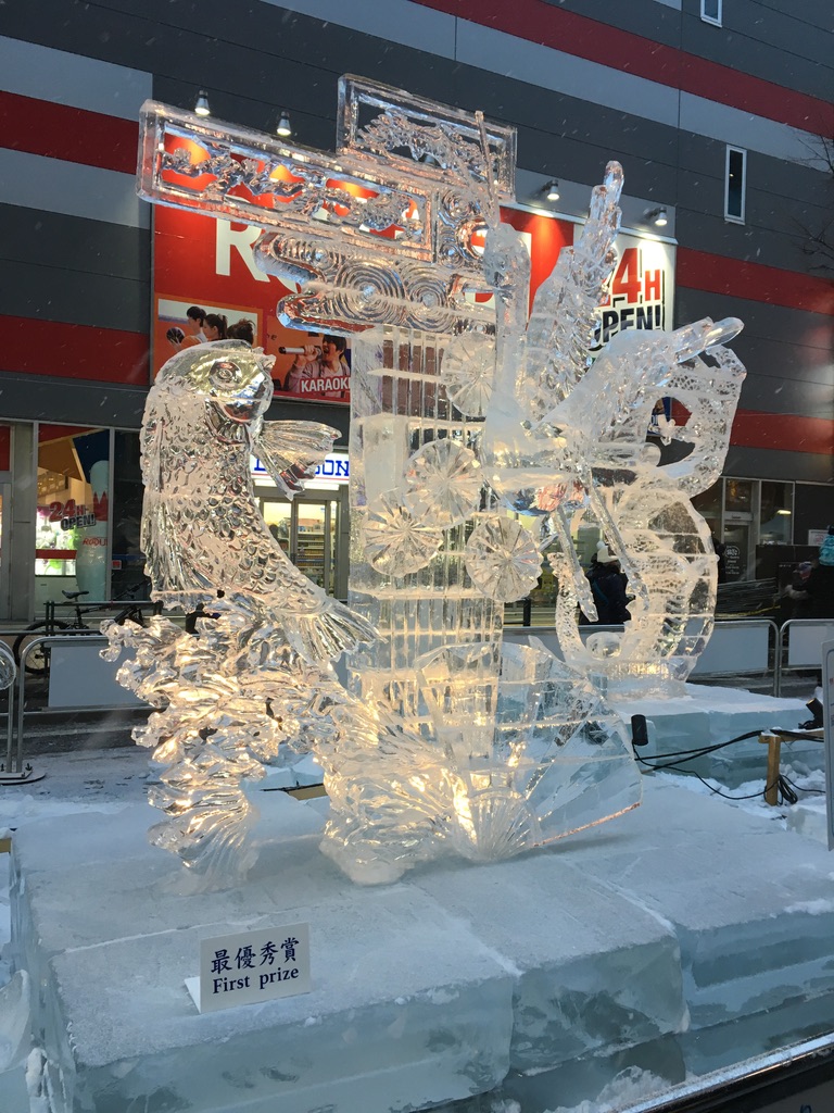 北海道札幌雪祭薄野會場的冰雕
