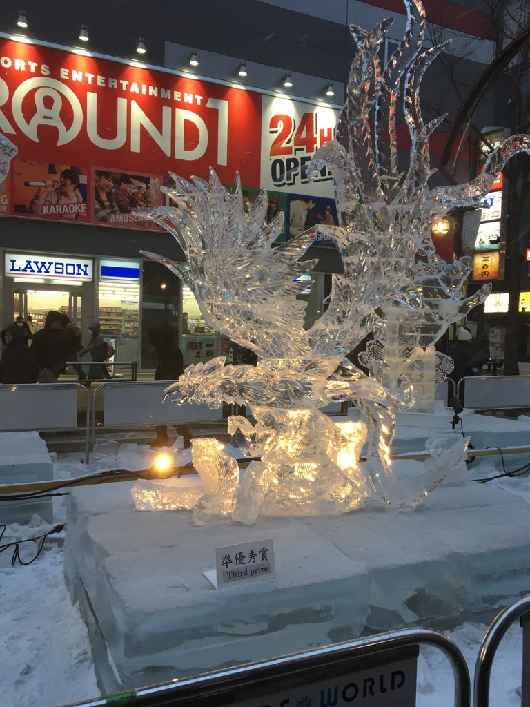 北海道札幌雪祭薄野會場的冰雕