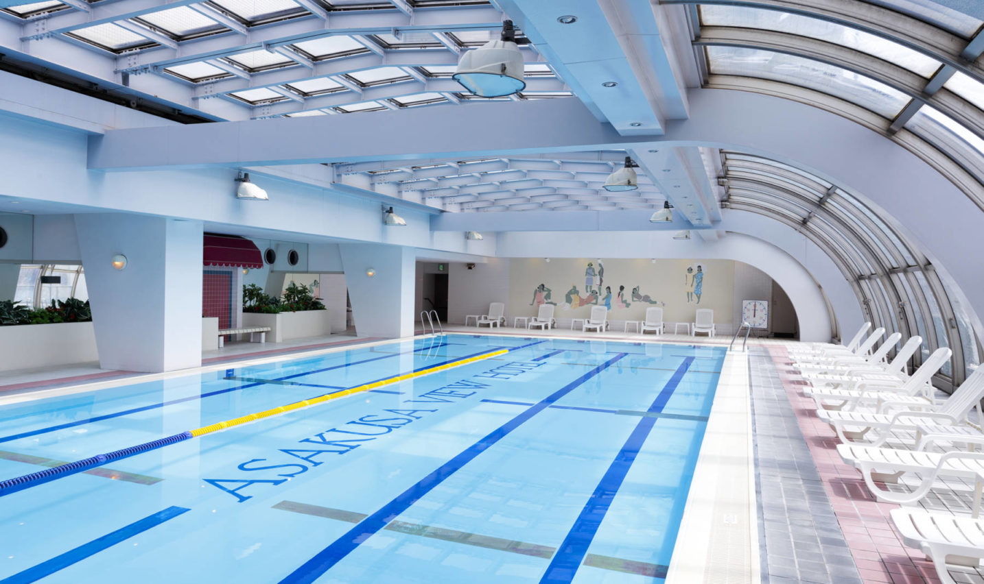 在東京淺草asakusa hotel也可以體驗到游泳池