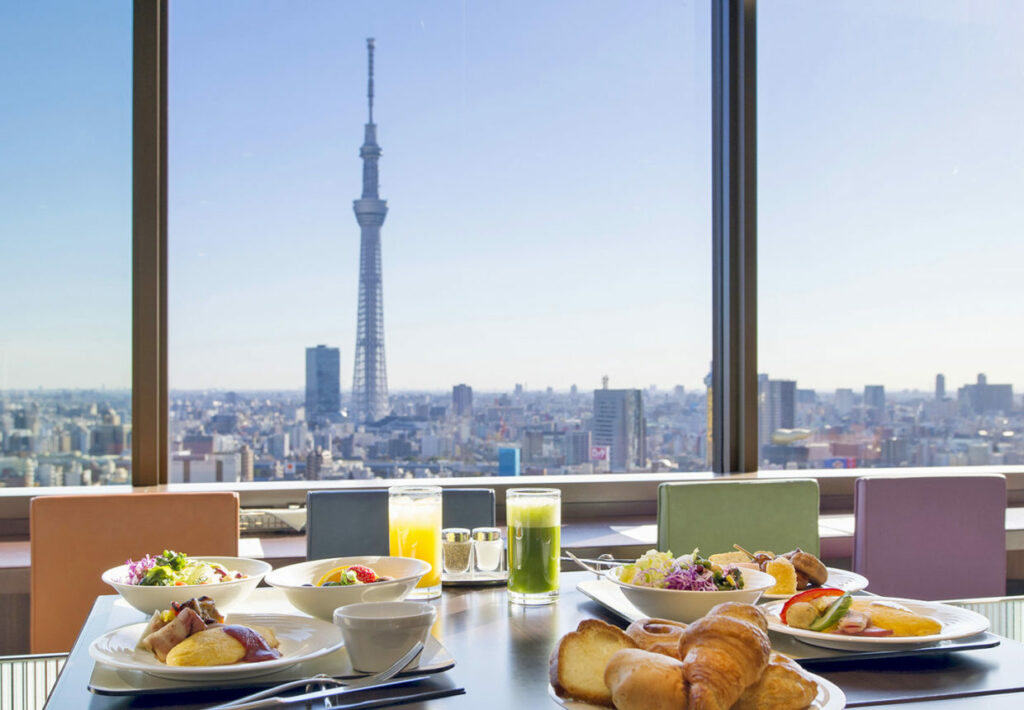 在東京淺草asakusa hotel的餐廳可以看得見tokyo skytree