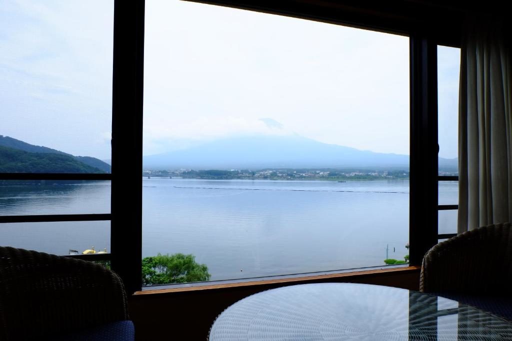 富士山河口湖温泉酒店推荐，秀峰阁湖月的房间